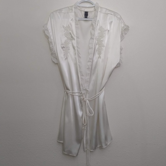 2 Ambrielle Short Robe Size XXL - Picture 2 of 16